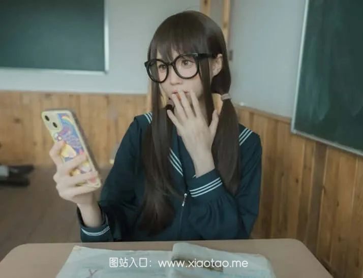 西园寺南歌《与班长的游戏》作品鉴赏,青春校园爱情真让人向往