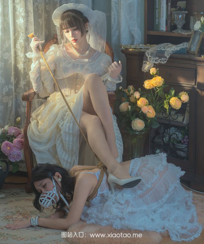 云溪溪和奶桃演绎《花吟》的S与M美感