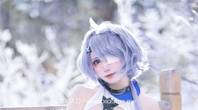 超级小禾儿絮雨孤寒峭 雪地手撑油纸伞太惊艳