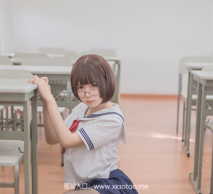 白金saki卖萌界的翘楚，水手服造型令人惊喜