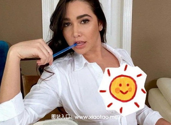 欧美暗黑女神“arlee Grey”,自称吃过的香蕉比读过的书还多!