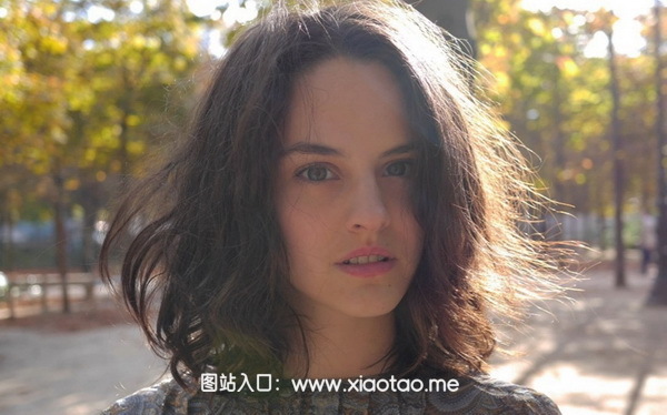 为艺术献身的女星“诺米·梅兰特”,享有法兰西淑女”美誉