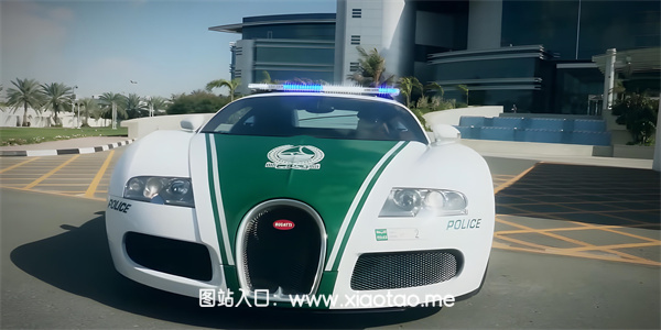 超长豪华警车赛车内置菜单破解版:有趣赛车竞速游戏,设备齐全!