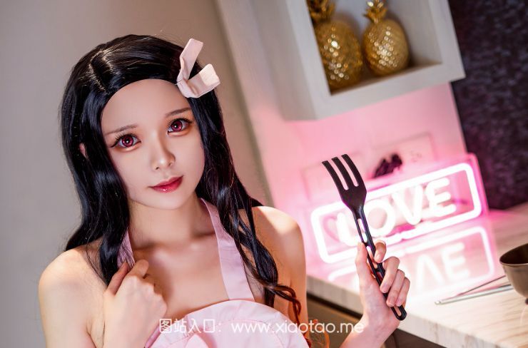 Hachi小芭小姐姐《祢豆子围裙》Cosplay，简直了！