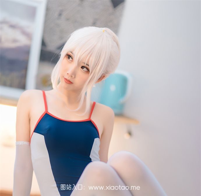 面饼仙儿cos作品穿越死库水与水手服哪个更好看