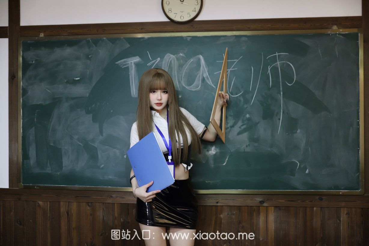 Tina很妖孽呀cos作品《老师与差生》写真鉴赏
