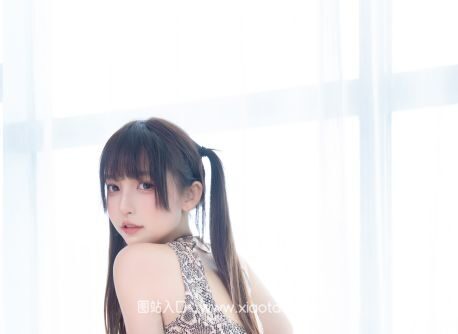 神楽坂真冬图集cos蟒纹旗袍预览