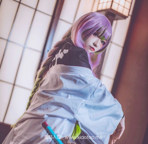 Coser衣衣cosplay鬼灭之刃甘露寺蜜璃恋柱,简直让人惊叹不已!