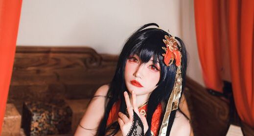 coser衣衣带你领略《碧蓝航线 大凤旗袍》东方之美