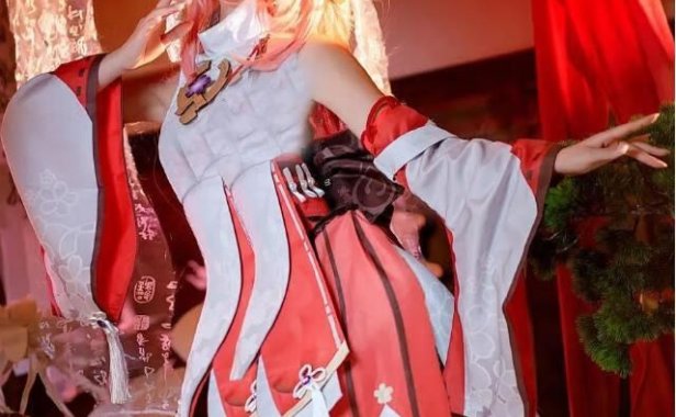 羽生三未COS《八重神子》原神在线鉴赏