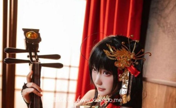 瓜希酱cos作品碧蓝航线大凤旗袍，这么漂亮的女生怎么评价呢？